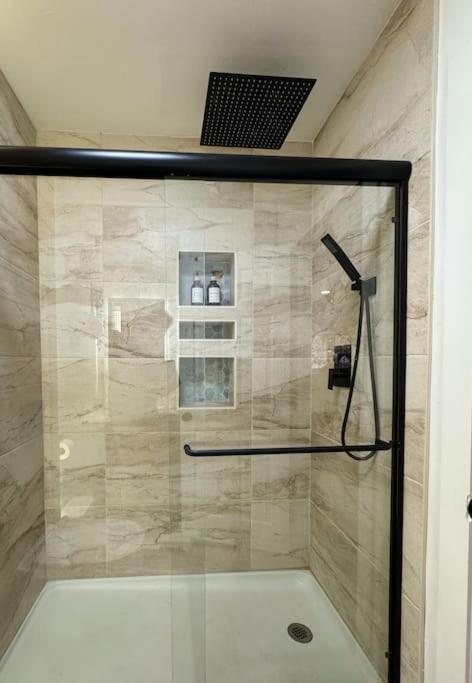Private-Suite, Kitchen, Laundry, Rainfall Shower, 4Ktv El Centro Esterno foto