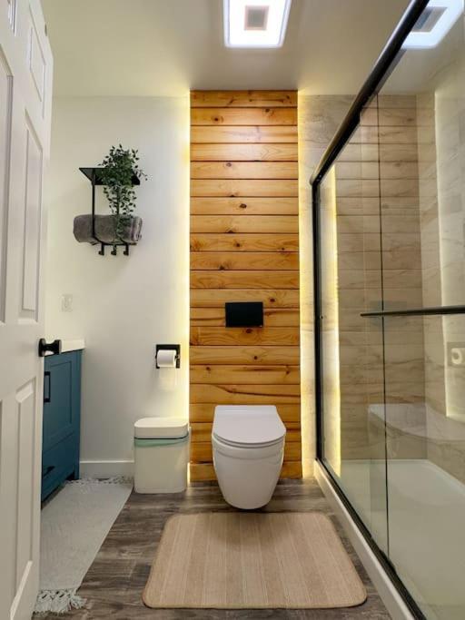 Private-Suite, Kitchen, Laundry, Rainfall Shower, 4Ktv El Centro Esterno foto