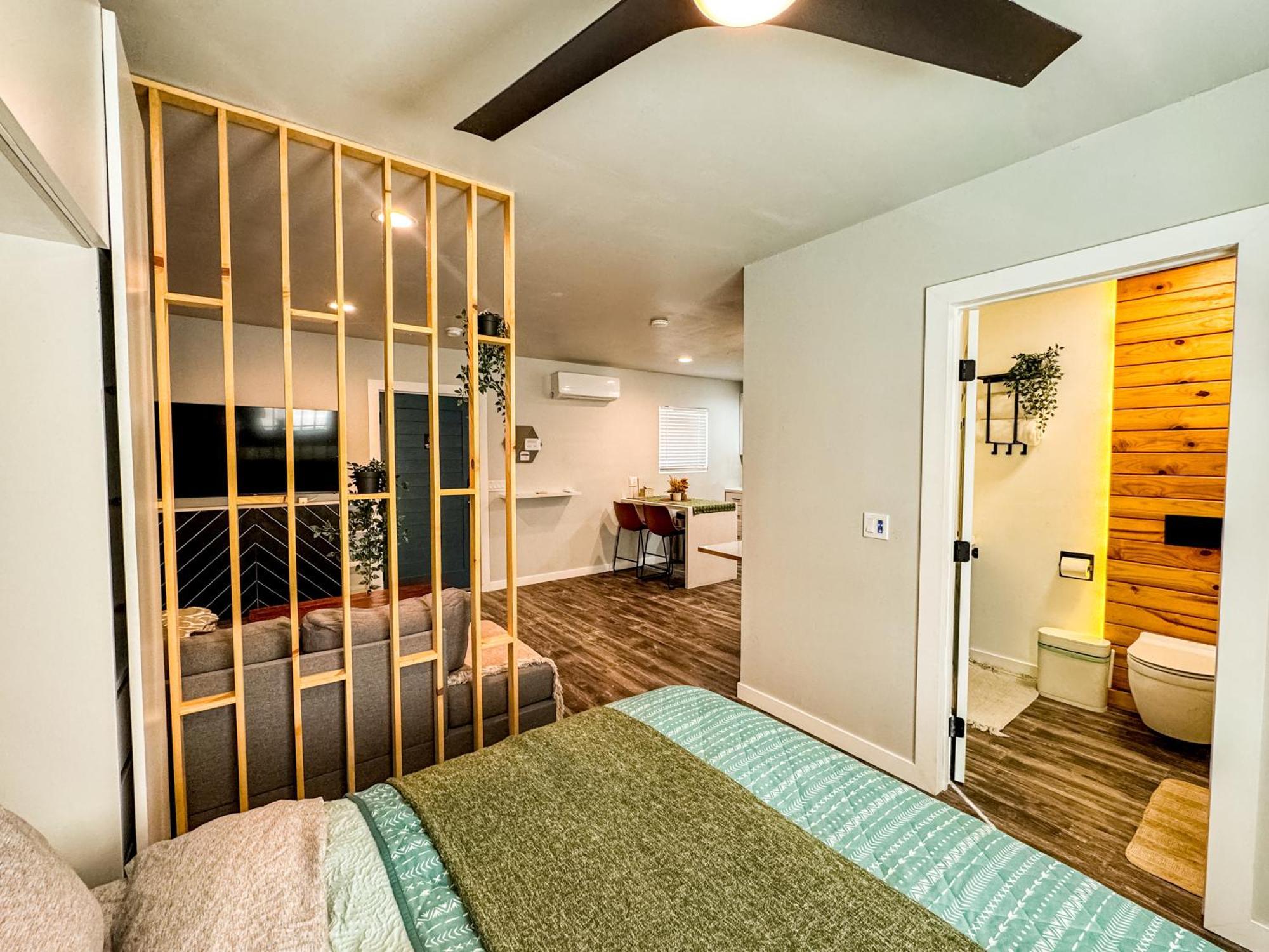 Private-Suite, Kitchen, Laundry, Rainfall Shower, 4Ktv El Centro Esterno foto